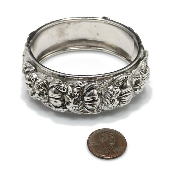 Coro Pegasus Wide Hinged Bracelet, Silver Floral Embossed, 1950s Vintage Jewelry - Picture 10 of 10